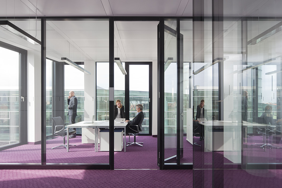 ICADE Premier Haus 1, München - Büroräume Glastrennwände Deckenleuchten - TROPP LIGHTING DESIGN
