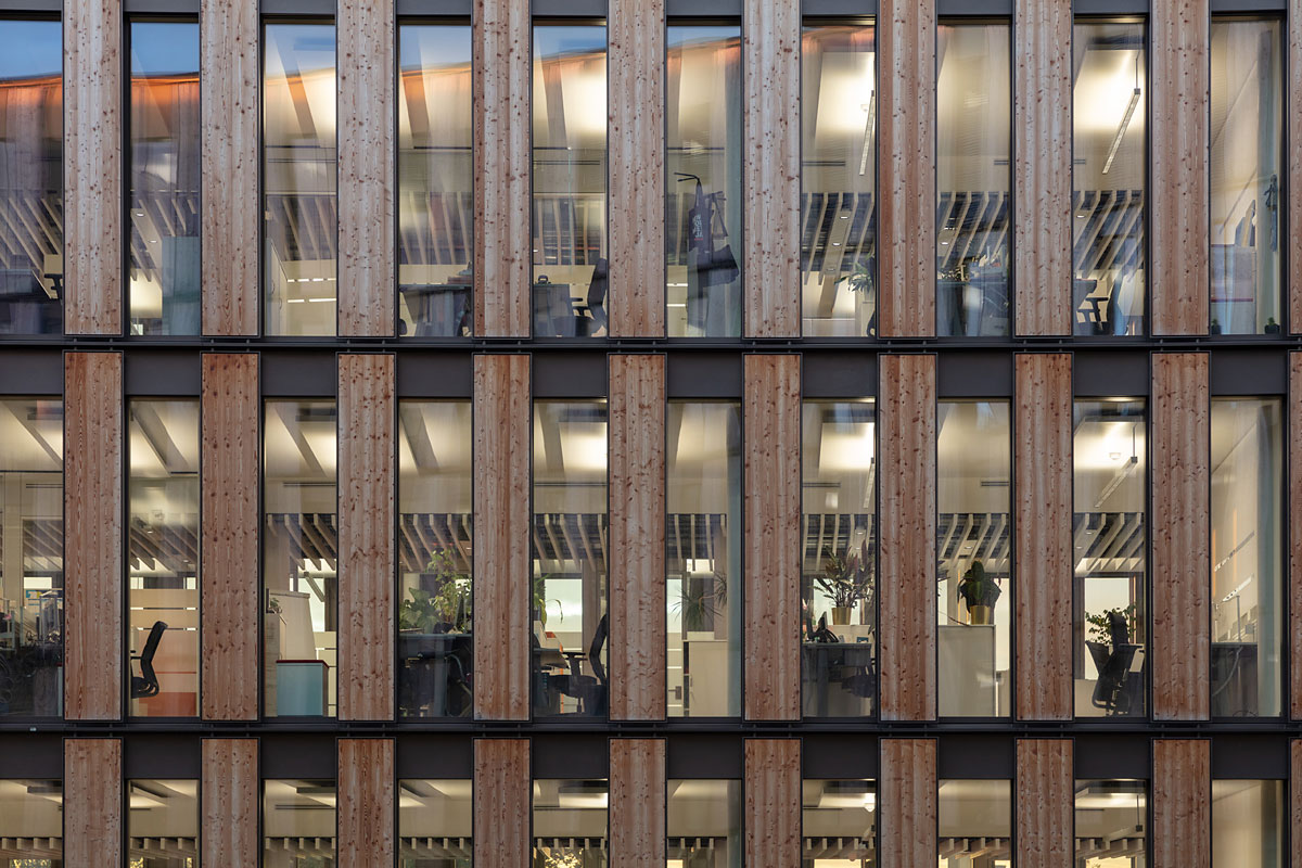 NEUES RATHAUS, Freiburg - Lichtbänder Corian® - TROPP LIGHTING DESIGN