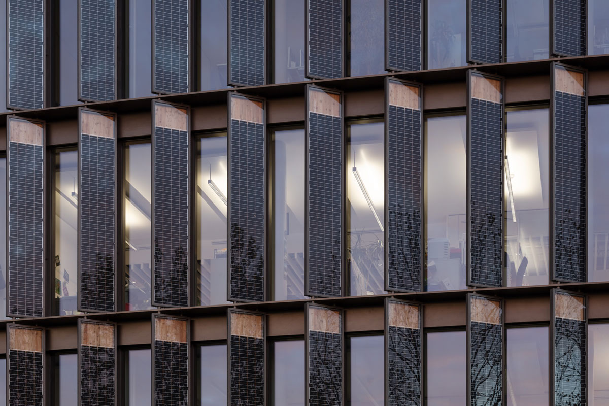 NEUES RATHAUS, Freiburg - Holzfassaden Photovoltaikzellen - TROPP LIGHTING DESIGN