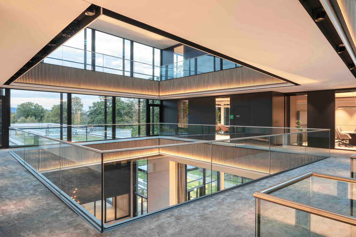 Atriumhaus Schattdecor, Thansau - Atrium Lamellen Linsentechnik schwenkbare Downlights - TROPP LIGHTING DESIGN