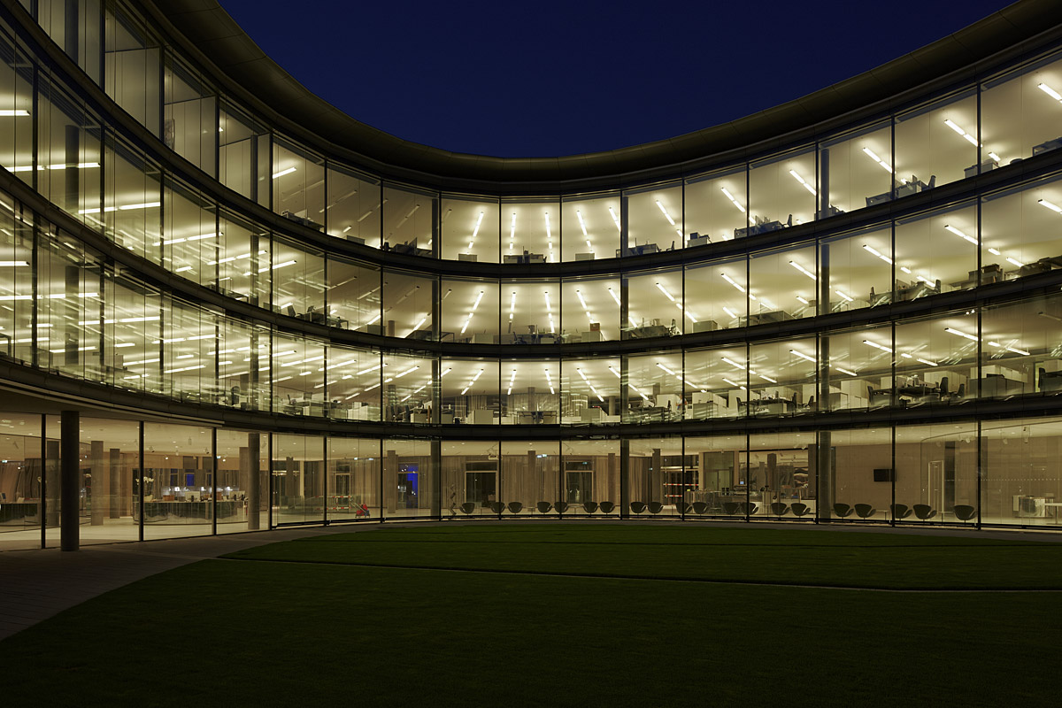 Swarovski Hauptverwaltung in Zürich - Pendelleuchten für Licht und Illumination - ingenhoven architects international - TROPP LIGHTING DESIGN