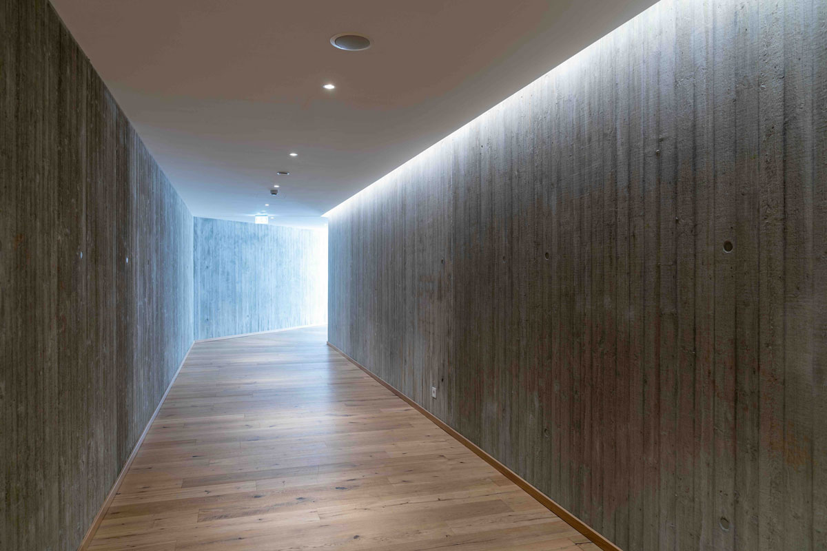Ameron Neuschwanstein Alpsee Resort, Hohenschwangau – Flur Tageslichtsimulation - TROPP LIGHTING DESIGN