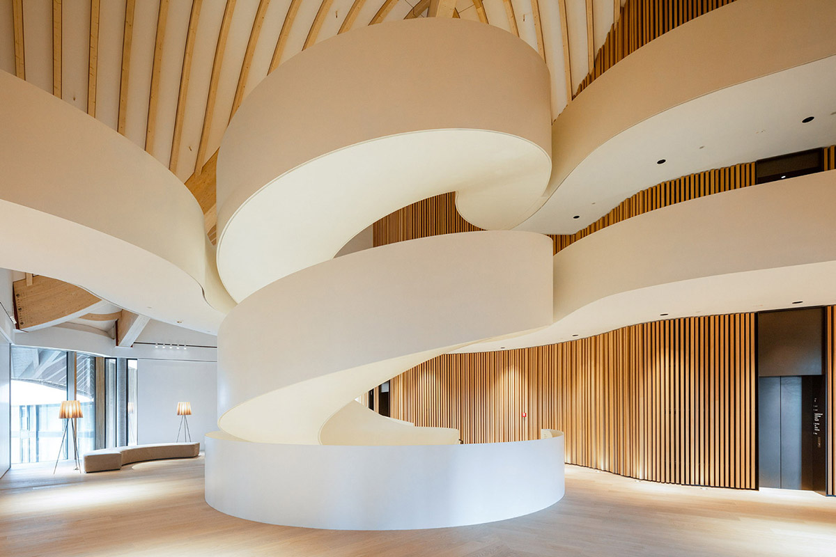 Lanserhof Sylt - Freitreppe Atrium - TROPP LIGHTING DESIGN