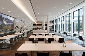 Restaurant Rohde & Schwarz München Landau Kindelbacher Architekten Innenarchitekten, München und  TROPP LIGHTING DESIGN