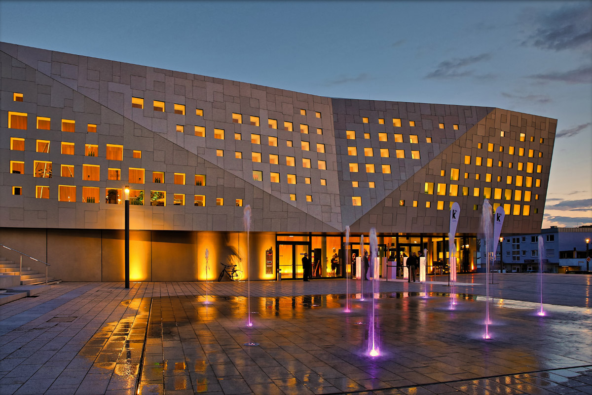 Neuer Markt Ingelheim - Außenansicht Dämmerung Beleuchtung - TROPP LIGHTING DESIGN