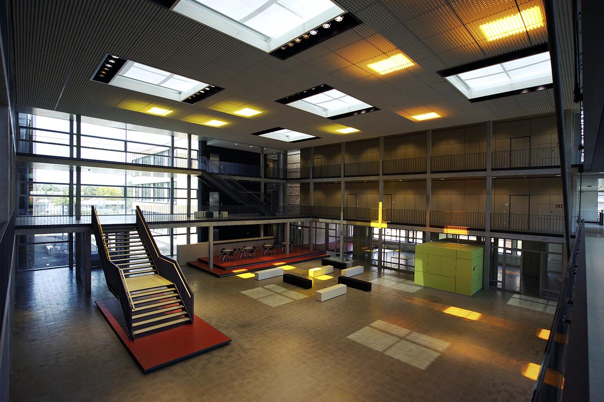 Peter-Bruckmann-Schule, Heilbronn – Eingangshalle | Lichtplanung TROPP LIGHTING DESIGN