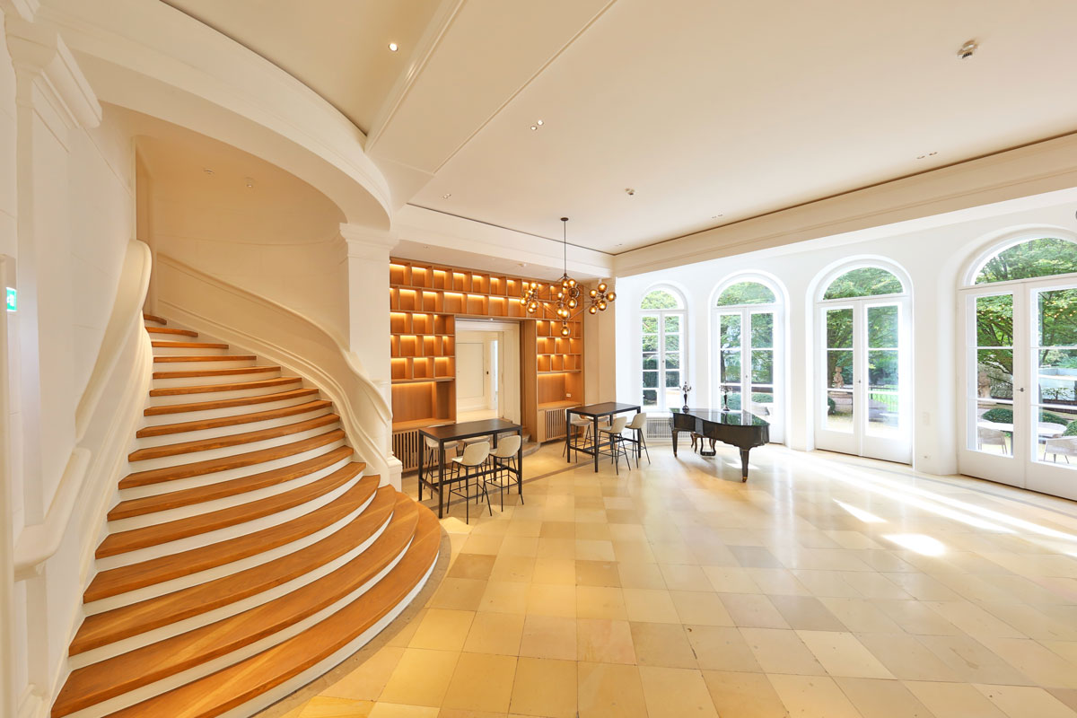 Villa denkmalgeschützt große Treppe Piano Panoramatüren - TROPP LIGHTING DESIGN