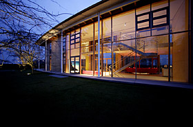 Wohnhaus Düsseldorf Aussenbeleuchtung Abenddämmerung - TROPP LIGHTING DESIGN